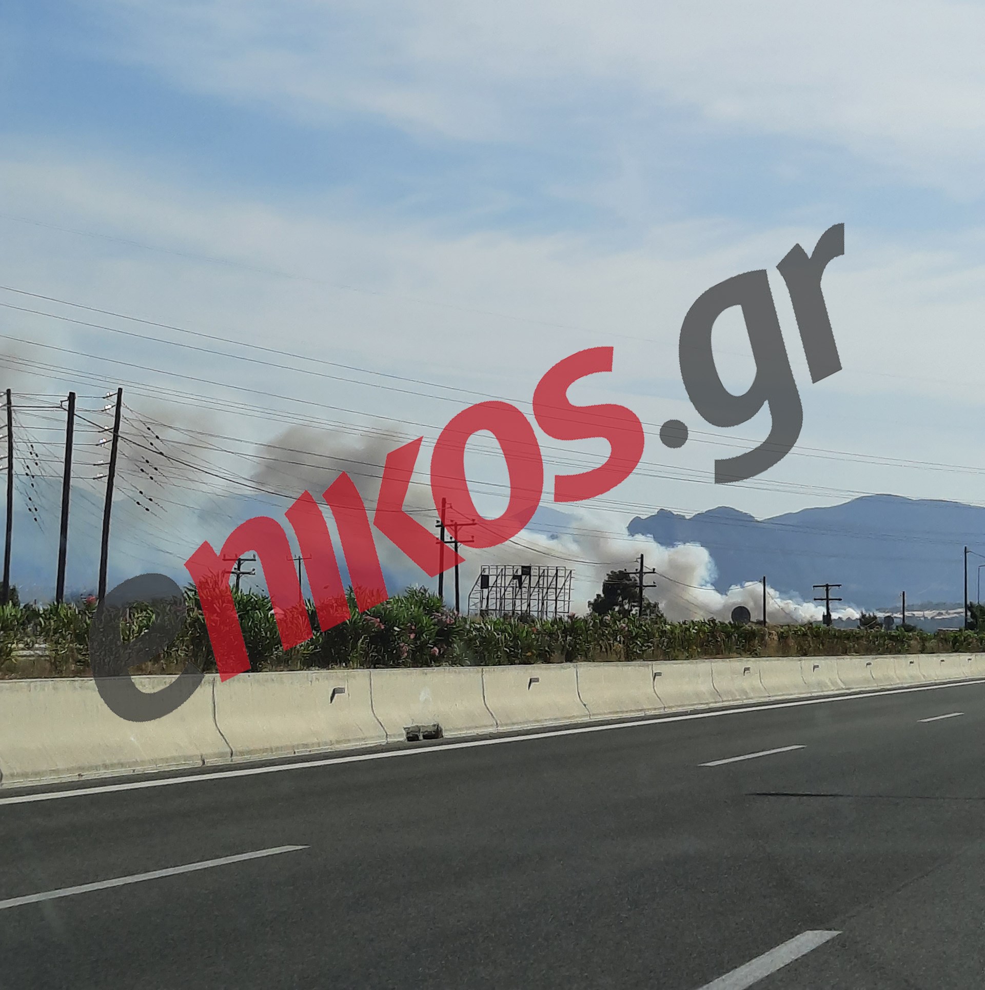 Κόρινθος: Οι πρώτες εικόνες από την πυρκαγιά – Πού έχει διακοπεί η κυκλοφορία