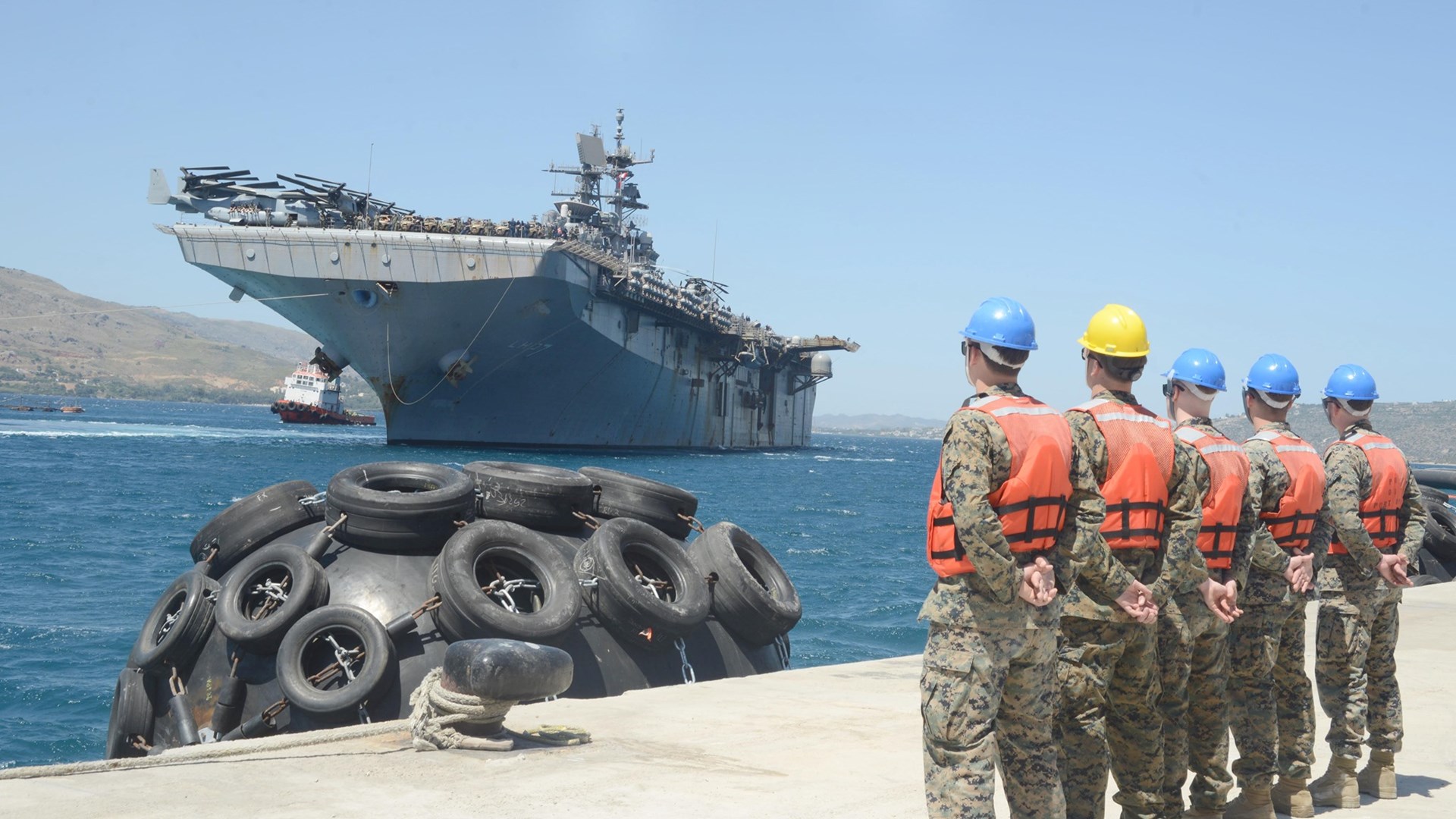 Στη Σούδα το θηριώδες ελικοπτεροφόρο USS Iwo Jima – Εντυπωσιακές ΦΩΤΟ