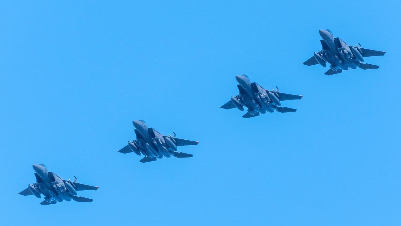 “Η οργή του Ποσειδώνα”: Εντυπωσιακή άσκηση ελληνικών μαχητικών με F-15 των ΗΠΑ – ΦΩΤΟ