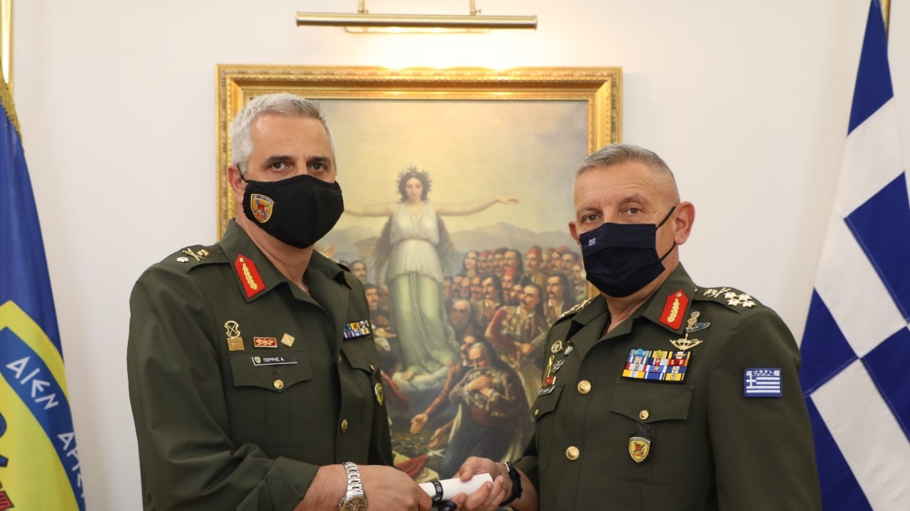 Ο Ταξίαρχος του Στρατού που οργάνωσε τα Mega εμβολιαστικά κέντρα – ΦΩΤΟ