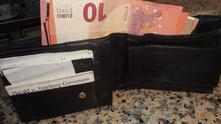 Κρήτη: Βρήκε πορτοφόλι με 850 ευρώ και το παρέδωσε στην Αστυνομία