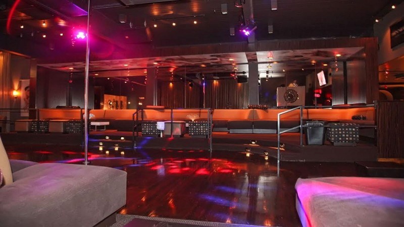 Δημοσιογράφος έκανε σεξ σε swinger κλαμπ για να κάνει πιο ρεαλιστικό το ρεπορτάζ της