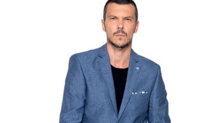 Ιωάννης Παπαζήσης: Ευχαρίστως θα έμπαινα στις Άγριες Μέλισσες – Ποιον ρόλο θα υποδυόταν χωρίς αμοιβή