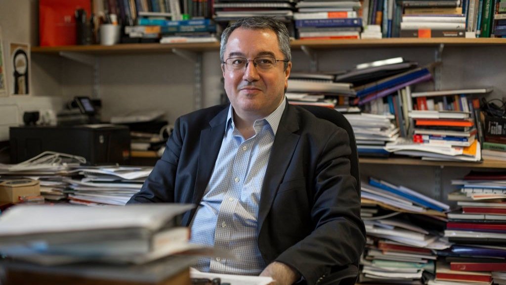 Μόσιαλος: Η χιουμοριστική ανάρτηση για τα ταξίδια των Βρετανών και τη… Eurovision