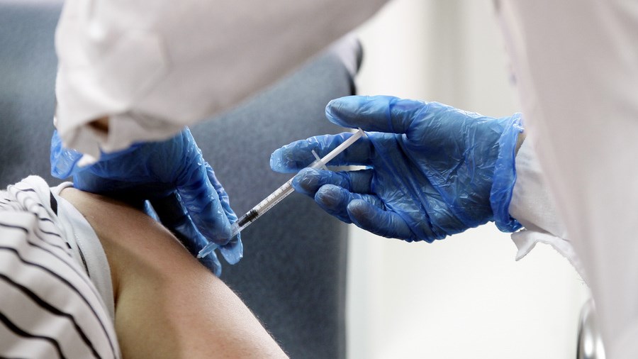 Κορονοϊός: Σε δύο φάσεις ο εμβολιασμός της ηλικιακής ομάδας 18-29 ετών – ΒΙΝΤΕΟ