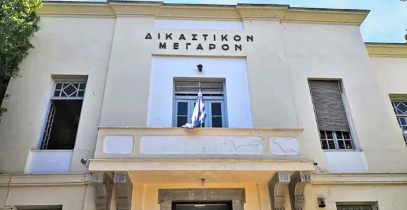 Βόλος: “Πέταξα ντομάτες στο σπίτι της γιατί με χώρισε” – Οι κάμερες “τσάκωσαν” τον 58χρονο