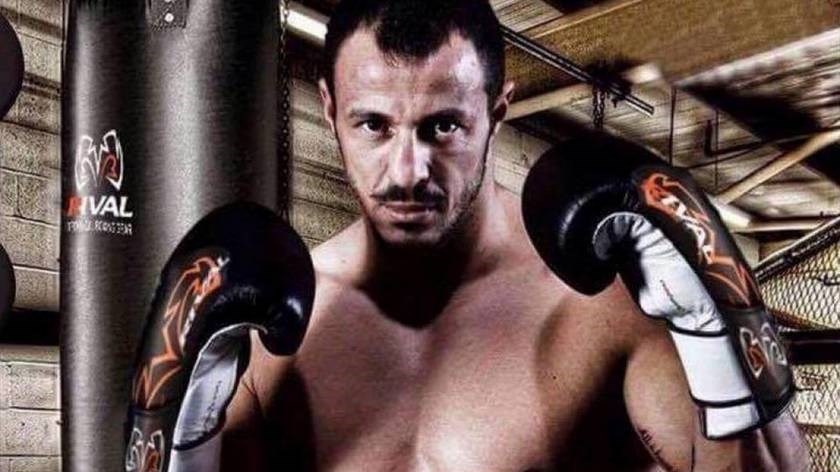 Δολοφονία στη Βάρη: Εκτέλεσαν εξ επαφής τον πυγμάχο – 10 σφαίρες έπληξαν το σώμα του