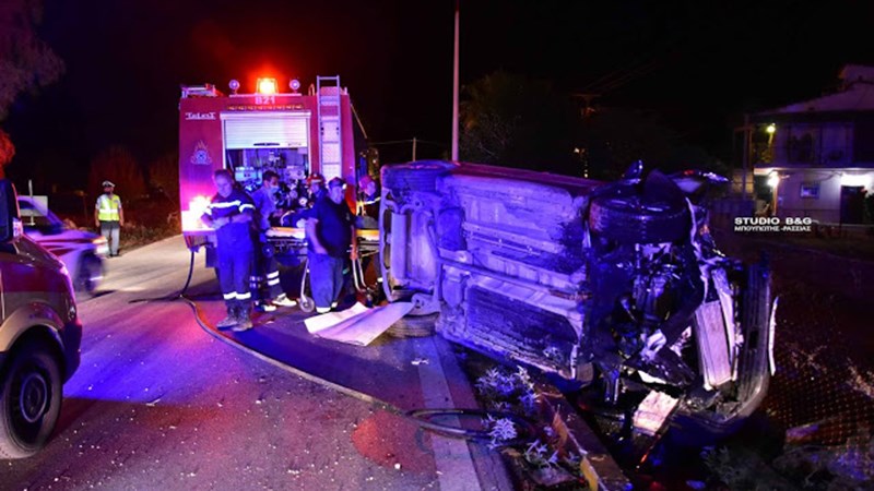 Σοβαρό τροχαίο στο Ναύπλιο: Αυτοκίνητο ανετράπη και έπεσε πάνω σε κολόνα – ΦΩΤΟ – ΒΙΝΤΕΟ