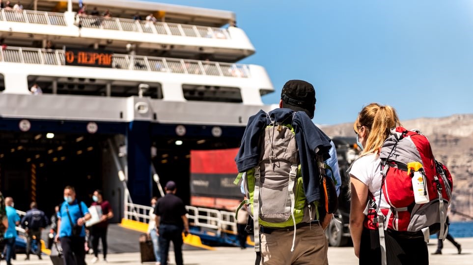 Κορονοϊός – Σαρηγιάννης: Τι οδήγησε στην αναχαίτιση του τρίτου κύματος – Ποια μέτρα προτείνει για τον τουρισμό