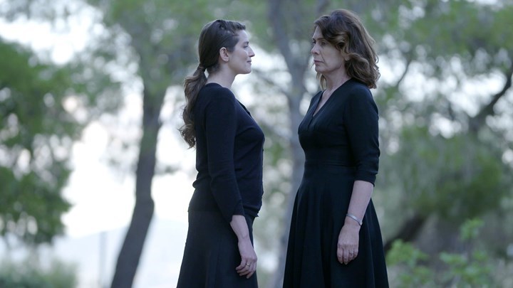 Άγριες Μέλισσες: Η σκηνή της Μυρσίνης με την Ελένη που καθήλωσε – “Βροχή” τα σχόλια στο Twitter