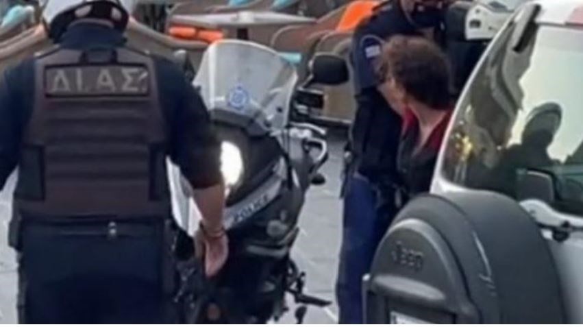 Ρόδος: Συνελήφθη πλανόδιος μουσικός – Το ΒΙΝΤΕΟ που προκάλεσε αντιδράσεις