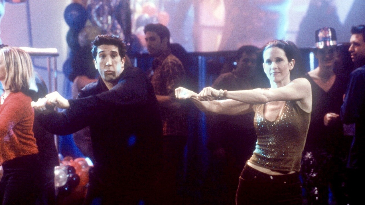 Κόρτνεϊ Κοξ: Η “Μόνικα” χορεύει ξανά τον viral χορό από “Τα Φιλαράκια” – Ποιος ήταν ο παρτενέρ της – ΒΙΝΤΕΟ