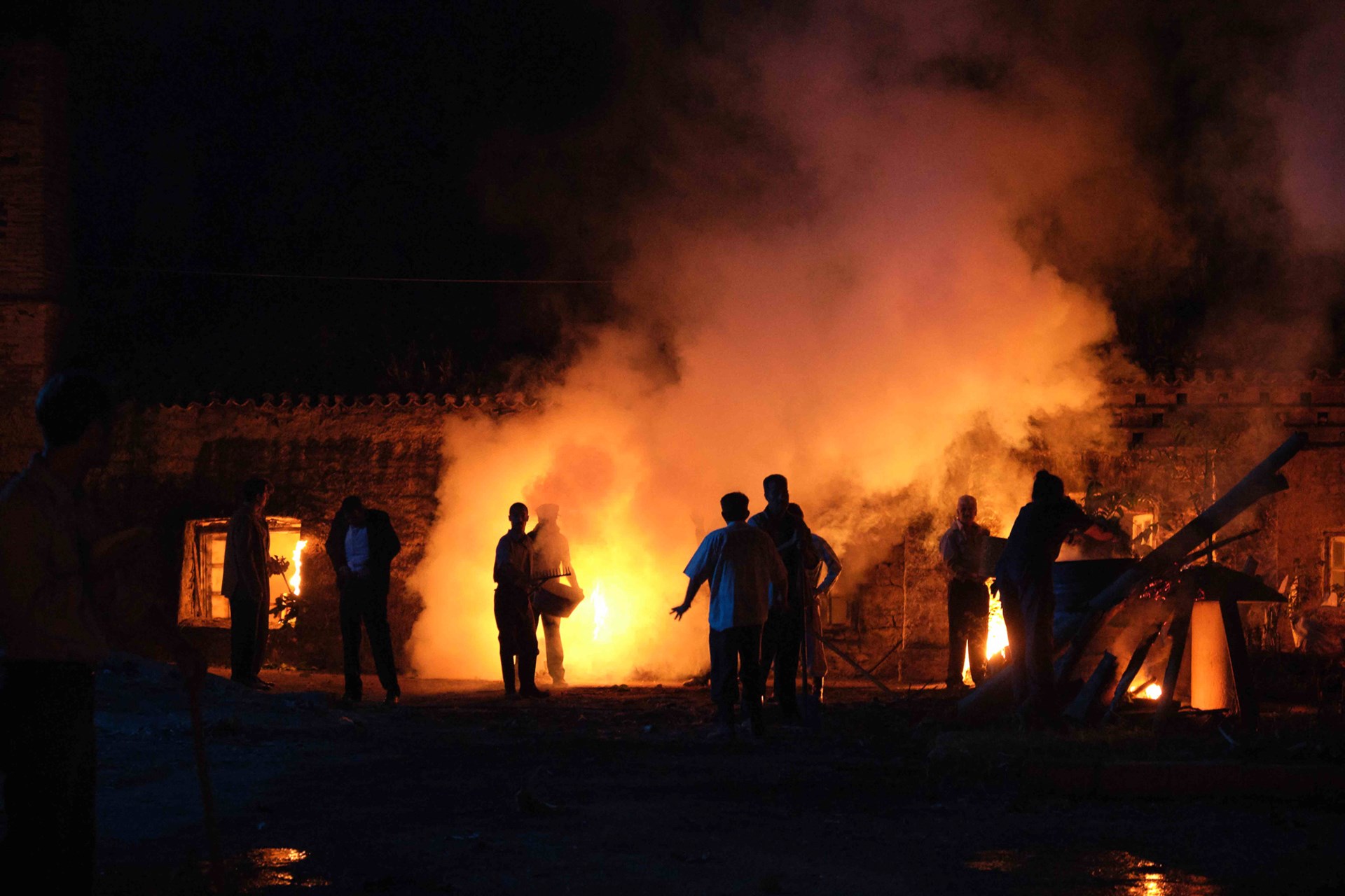 Άγριες Μέλισσες:  Η πιο σκοτεινή νύχτα πέφτει στο Διαφάνι – Συγκλονιστικές ΦΩΤΟ από το αποψινό επεισόδιο