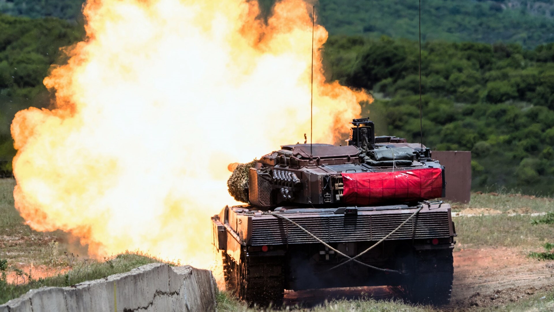 Ελληνικά Leopard και Apache στη Βουλγαρία – Όλες οι λεπτομέρειες