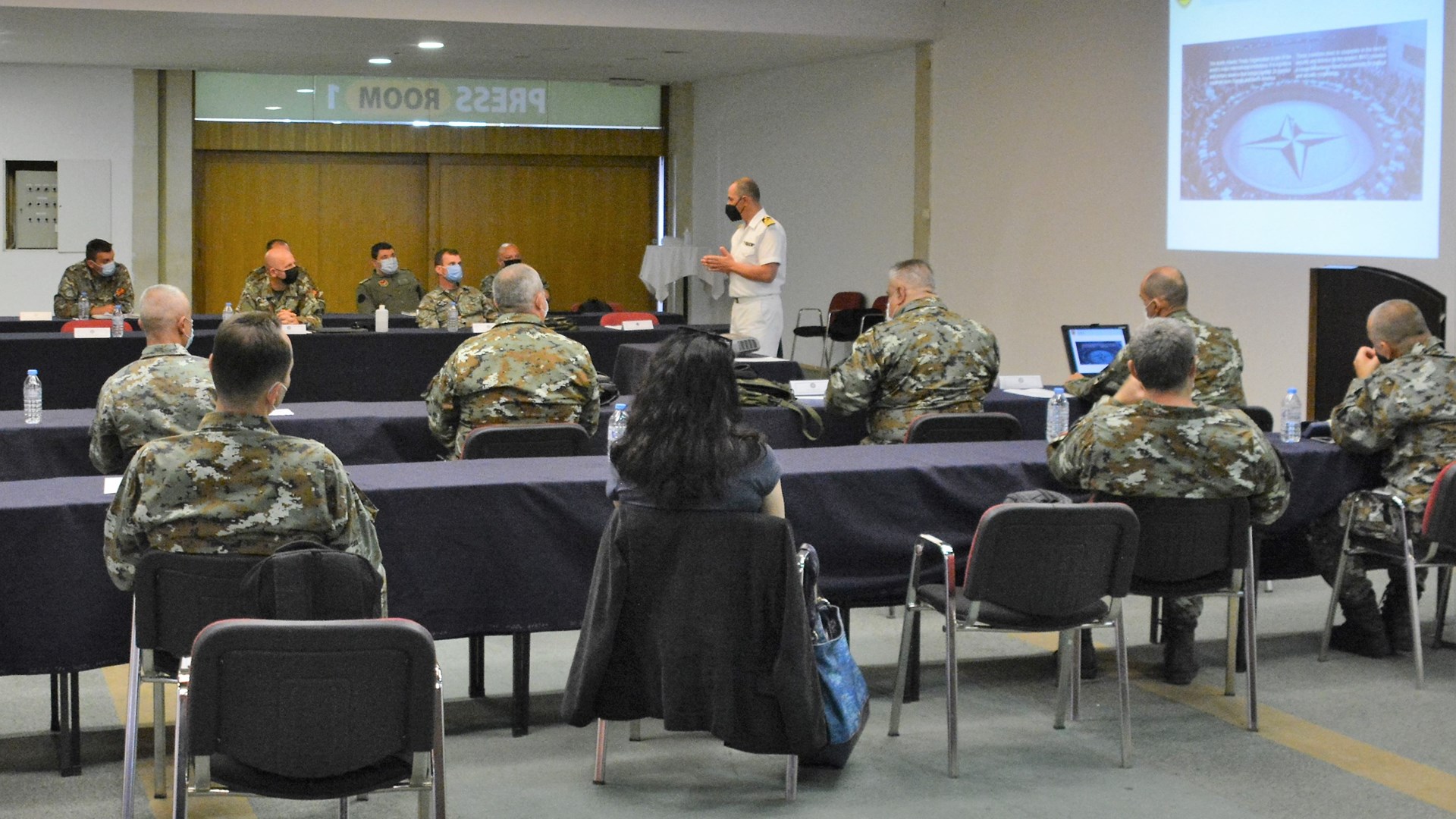 Ένοπλες Δυνάμεις: Η Ελλάδα αγκαλιάζει στρατιωτικά τα Σκόπια – ΦΩΤΟ