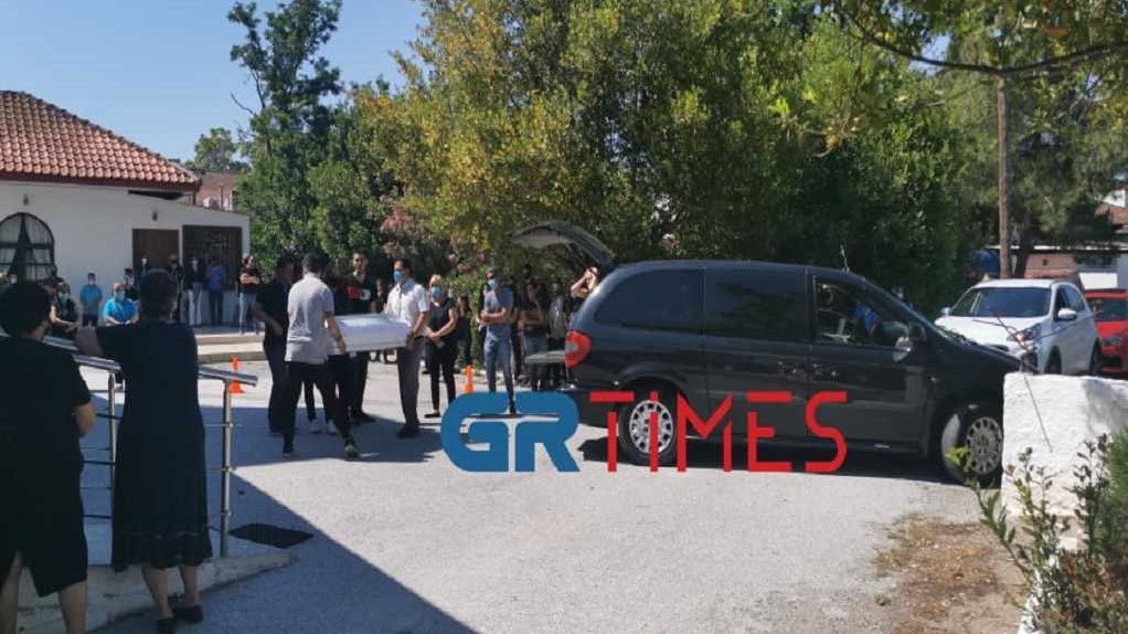 Μάλγαρα: Ράγισαν καρδιές στην κηδεία του μικρού Γιώργου – “Πού είναι το αγοράκι μου;” – ΒΙΝΤΕΟ
