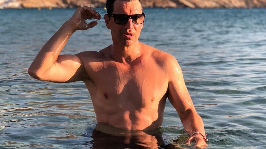 Σάκης Ρουβάς: Η έκπληξη του Φοίβου στο “Ενώπιος Ενωπίω”