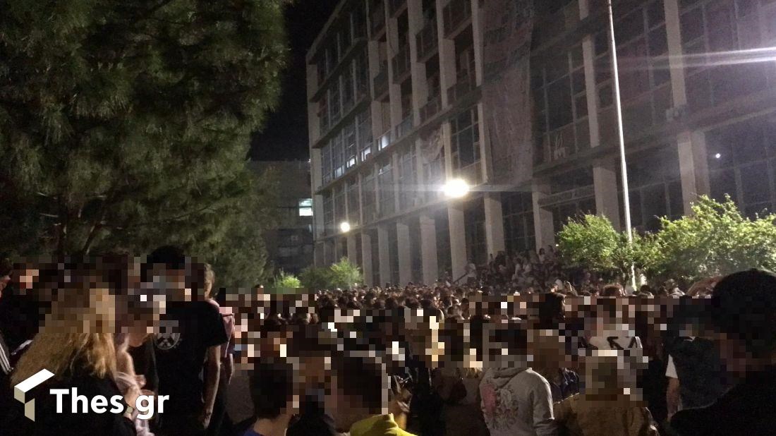 Θεσσαλονίκη: Πάρτι με εκατοντάδες άτομα στο ΑΠΘ – Συνωστισμός σε Ηράκλειο και Πάτρα