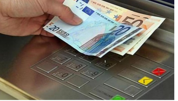 Μπαράζ πληρωμών από Δευτέρα – Ποιοι θα δουν χρήματα στους λογαριασμούς τους