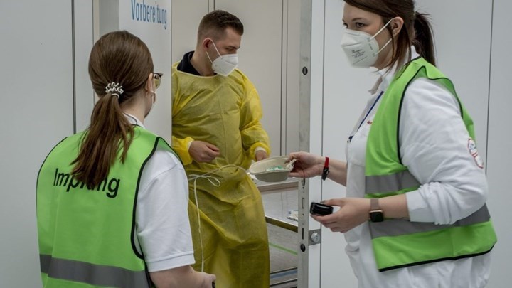 Σάλος στη Γερμανία: Το υπουργείο Υγείας σχεδίαζε να διαθέσει ακατάλληλες μάσκες σε άστεγους, άνεργους και ΑμεΑ