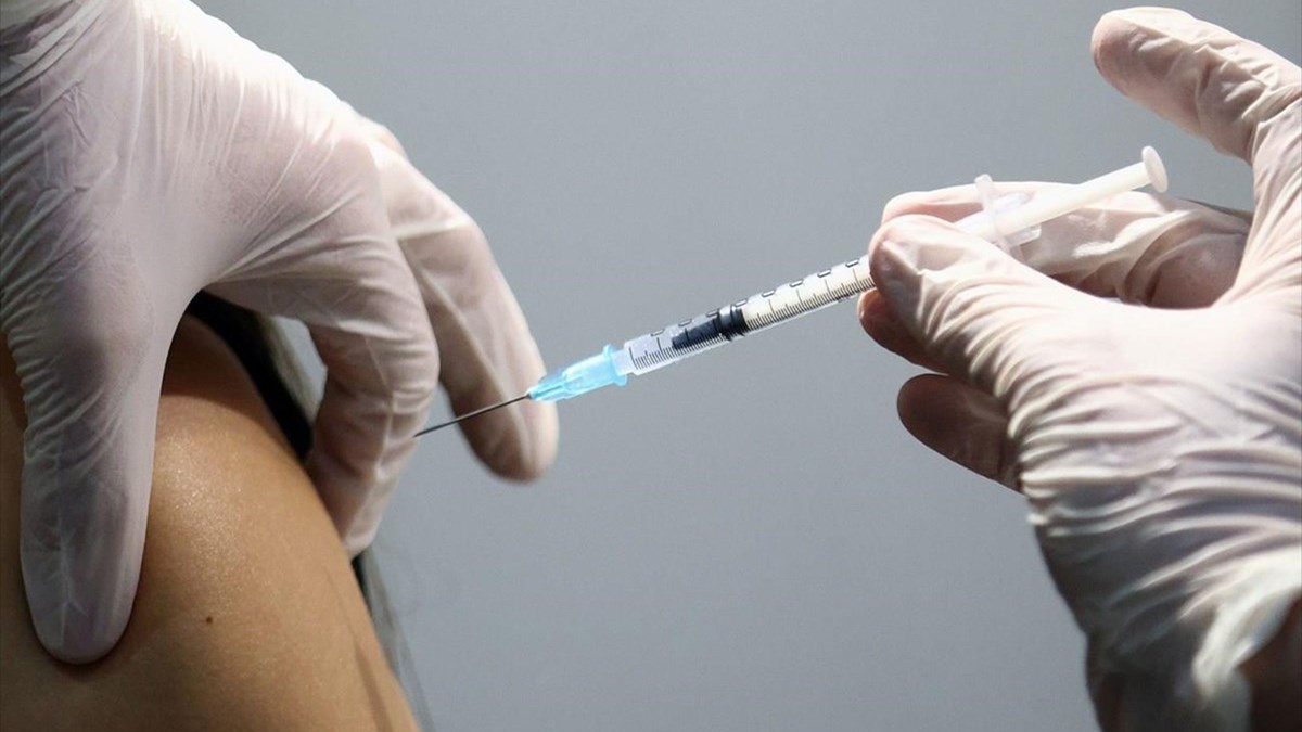 Μπόνους στους εμβολιασμένους – Ποια προνόμια εξετάζει η κυβέρνηση