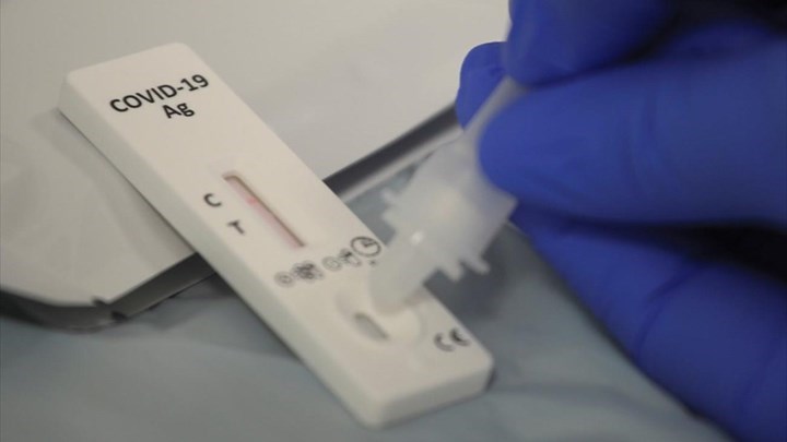CDC: Νέες οδηγίες για όσους έχουν εμβολιαστεί και έρθουν σε επαφή με κρούσμα