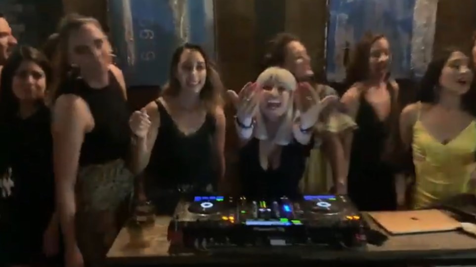 Ντουμπάι: Ελληνικό πάρτι για εμβολιασμένους – ΒΙΝΤΕΟ