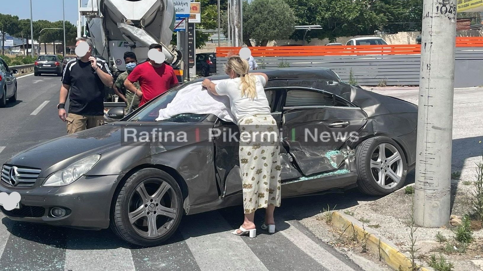 Πικέρμι: Σοβαρό τροχαίο με έναν τραυματία – Αυτοκίνητο συγκρούστηκε με μπετονιέρα