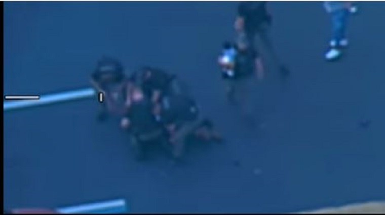 Χαμός σε καταδίωξη στη Φλόριντα – Πέταξε βρέφος 2 μηνών σε αστυνομικούς για να ξεφύγει