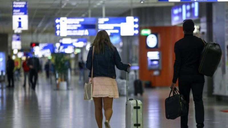 ΗΠΑ: Τα CDC χαλαρώνουν τις ταξιδιωτικές συστάσεις για την Ελλάδα