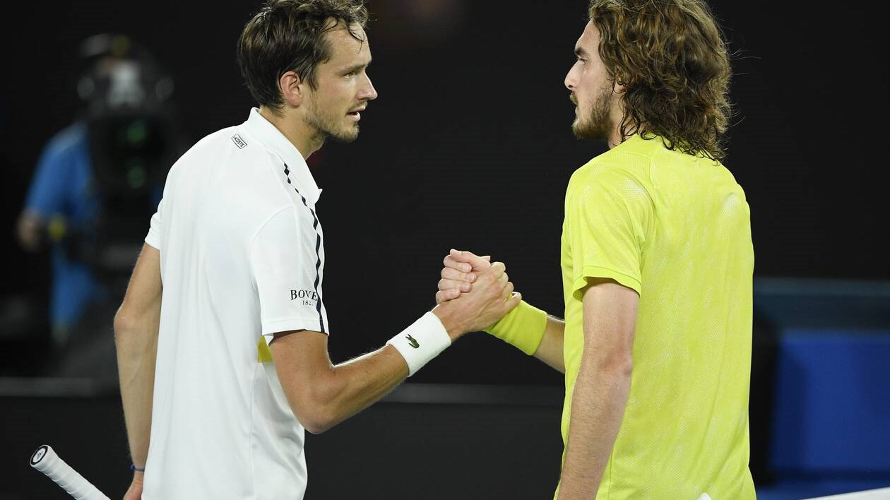 Τσιτσιπάς-Μεντβέντεφ: O Έλληνας πρωταθλητής πήρε το πρώτο σετ