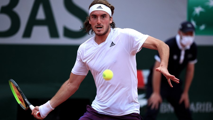 Τρομερός Τσιτσιπάς: Προκρίθηκε στους “4” του Ρολαν Γκαρός κερδίζοντας τον Ρώσο Μεντβέντεφ