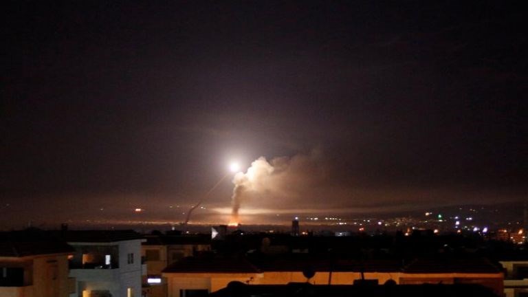 Συρία: Αεροπορικές επιδρομές του Ισραήλ – “Ακούστηκαν εκρήξεις στη Δαμασκό”
