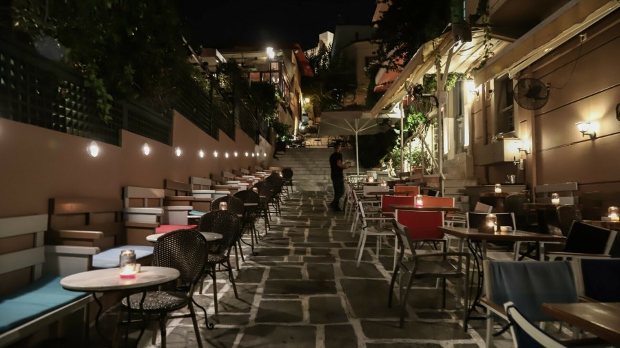 Συνεδριάζουν οι ειδικοί: Στο τραπέζι η μουσική και το ωράριο κυκλοφορίας – Τι θα γίνει με τις δεξιώσεις