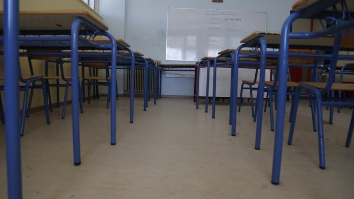 Θεσσαλονίκη: Μητέρα καταγγέλλει ότι σχολείο απαγορεύει τα σορτς και τις κοντές φούστες σε μαθήτριες