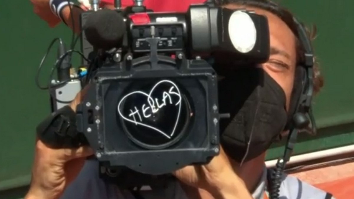 Μαρία Σάκκαρη: Το “ευχαριστώ” στους Έλληνες, η συγγνώμη στη μαμά της και η αφιέρωση στην κάμερα