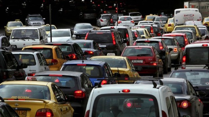 Κίνηση: Μποτιλιάρισμα σε δρόμους της Αττικής – Πού εντοπίζονται τα μεγαλύτερα προβλήματα