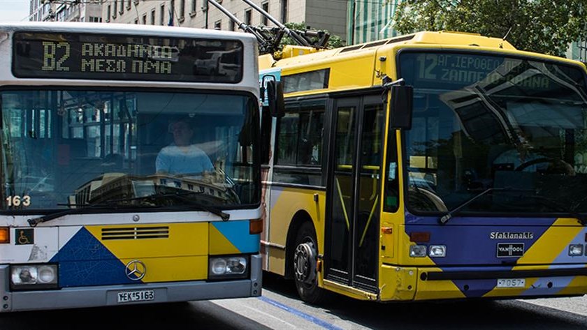 Περιστέρι: Τρόλεϊ συγκρούστηκε με λεωφορείο