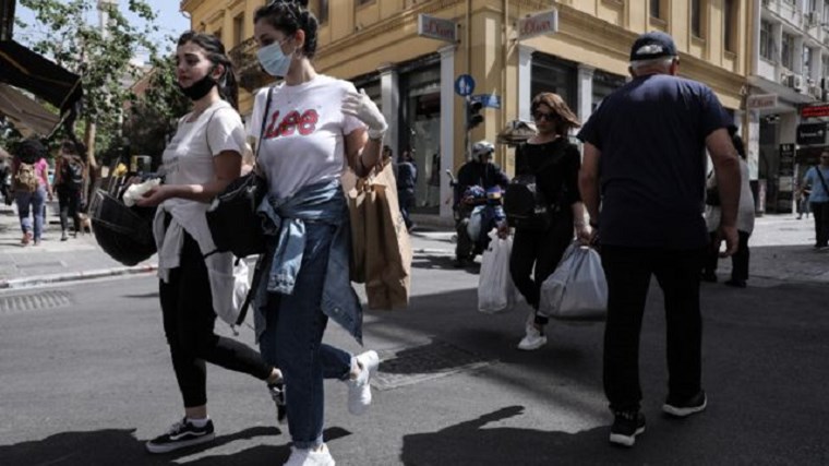 Κορονοϊός – Σαρηγιάννης: Πώς τα κρούσματα έπεσαν κάτω από 1.000 σε εβδομαδιαίο μέσο όρο νωρίτερα από τις προβλέψεις