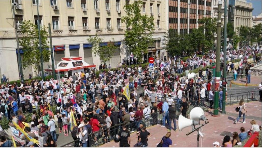 Απεργία: Κινητοποίηση του ΠΑΜΕ στο κέντρο της Αθήνας – Με πανό και συνθήματα – ΦΩΤΟ – ΒΙΝΤΕΟ