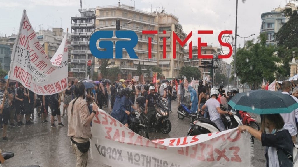 Απεργιακές κινητοποιήσεις στη Θεσσαλονίκη: Υπό καταρρακτώδη βροχή ολοκληρώθηκαν οι πορείες