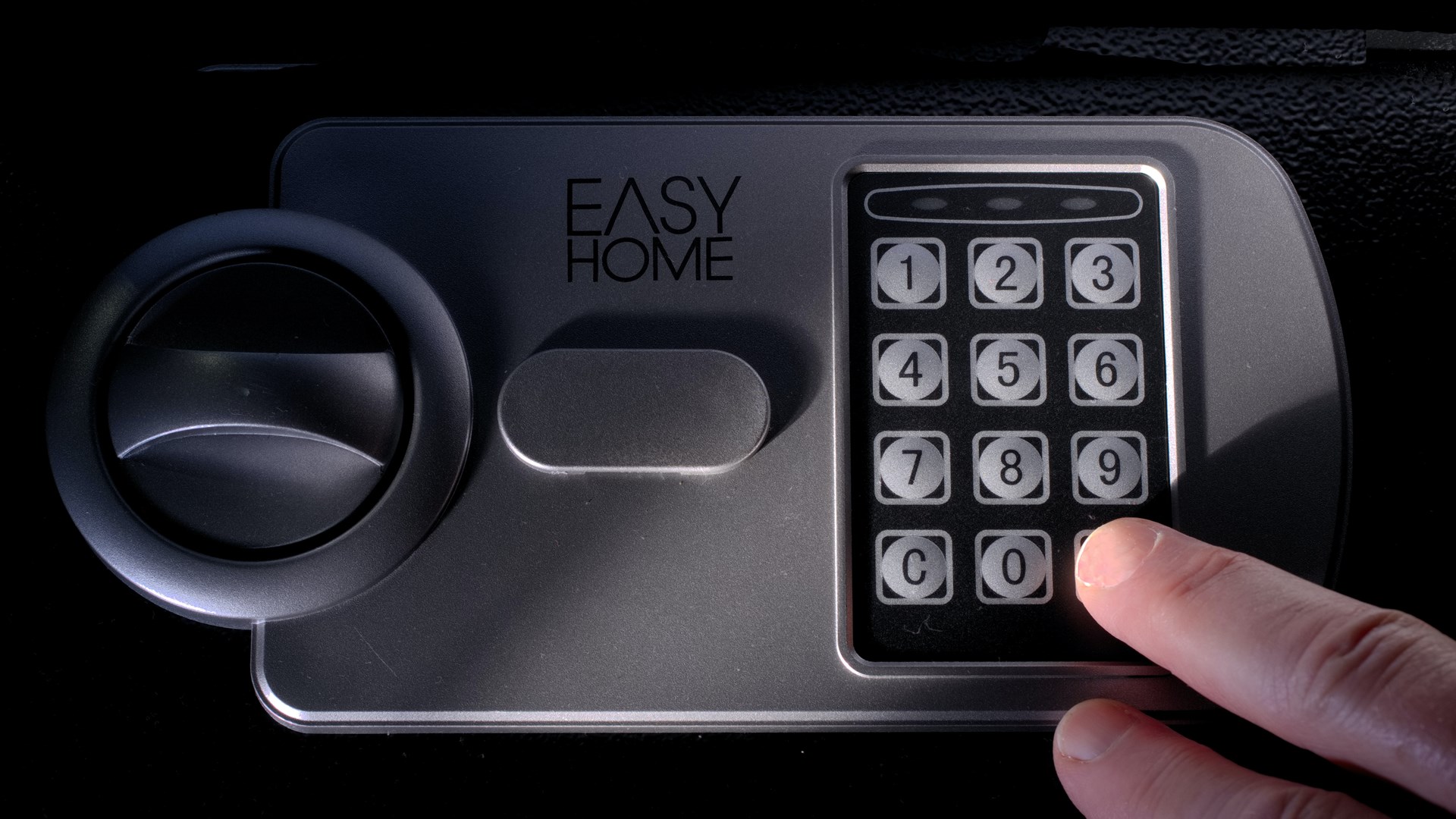 Κρήτη: Κινηματογραφική κλοπή από έπαυλη – Η χήρα Ρώσου μεγιστάνα και το “ξεχασμένο” 1 εκατ. ευρώ