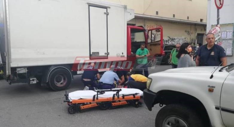 Σοκαριστικό τροχαίο στην Πάτρα: Οδηγός μηχανής βρέθηκε κάτω από τις ρόδες φορτηγού – ΦΩΤΟ
