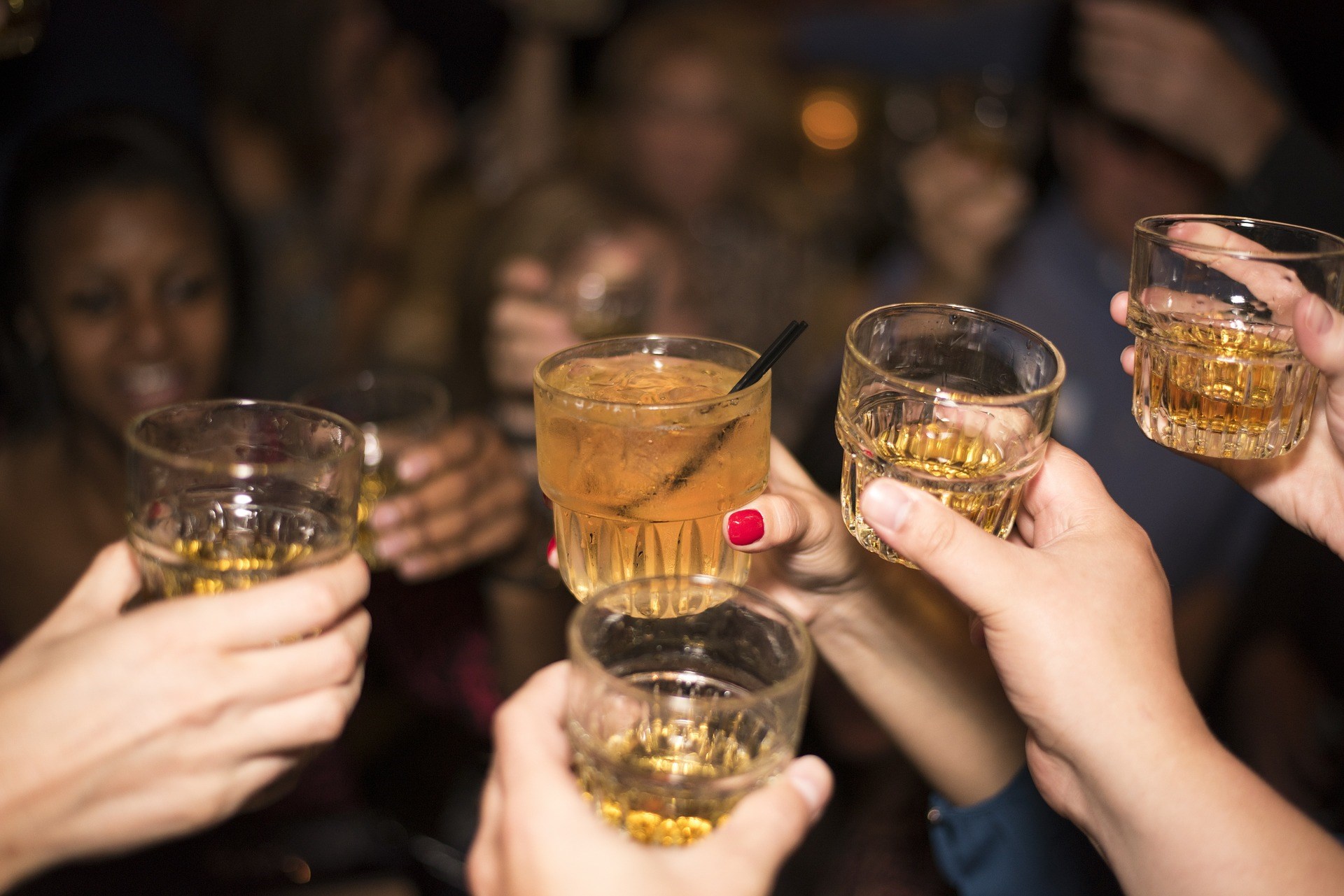 Κορονοϊός: Επηρέασε η πανδημία την κατανάλωση αλκοόλ στην Ευρώπη; – Τι έδειξε νέα έρευνα