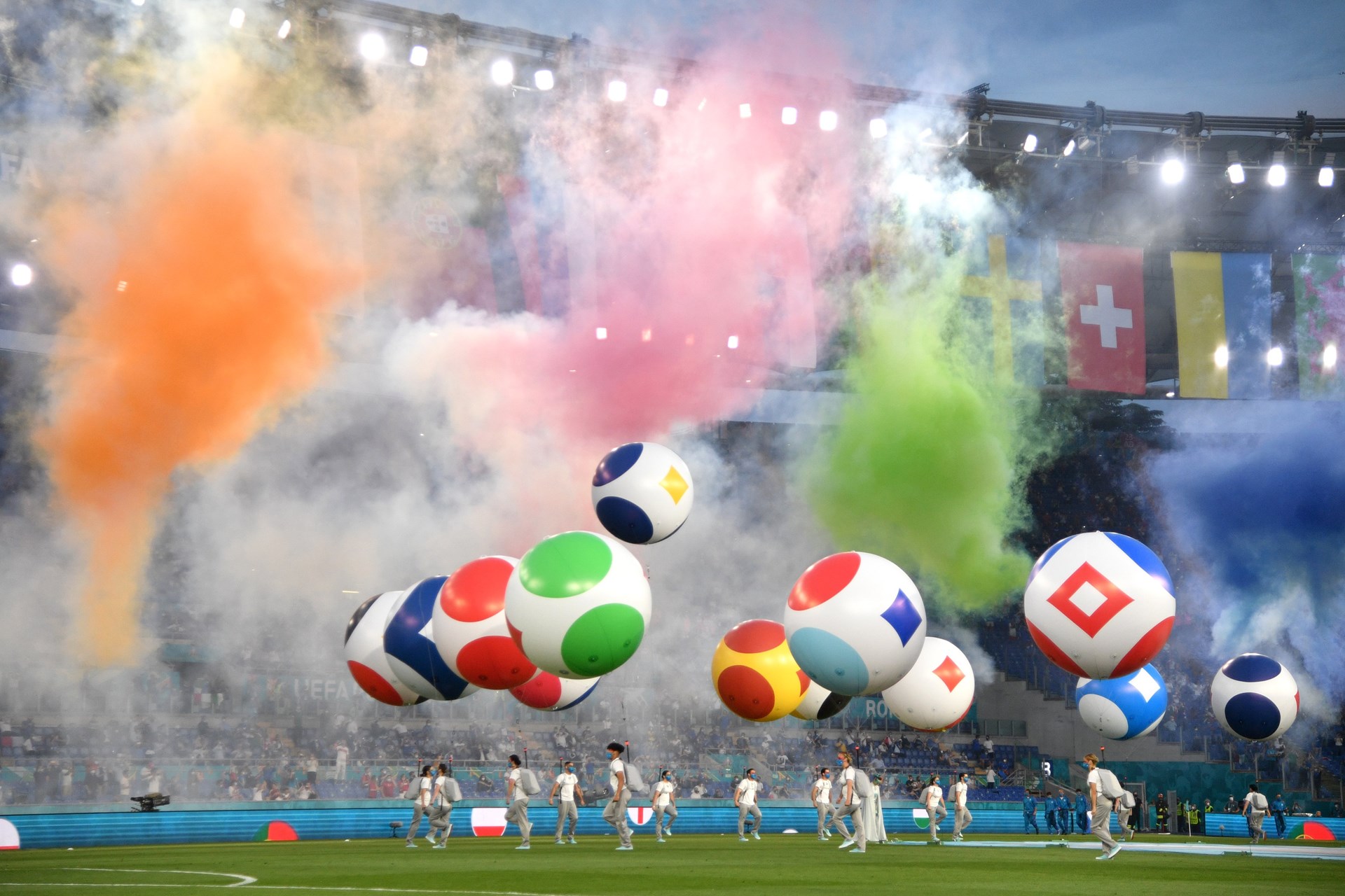 Euro 2020: Η φαντασμαγορική τελετή έναρξης, ο Αντρέα Μποτσέλι, ο Μπόνο και τα πυροτεχνήματα – ΒΙΝΤΕΟ
