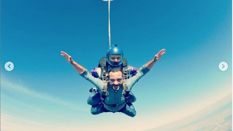 Λεωνίδας Κουτσόπουλος: Έκανε ελεύθερη πτώση – Οι ΦΩΤΟ και τα σχόλια