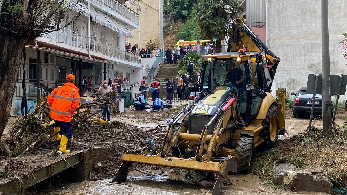 Kακοκαιρία: Νεκρός άνδρας στη Θεσσαλονίκη – Το όχημά του παρασύρθηκε από τα ορμητικά νερά