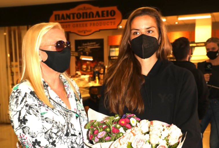 Μαρία Σάκκαρη: Επέστρεψε στην Αθήνα μετά τη συγκλονιστική παρουσία της στο Ρολάν Γκαρός