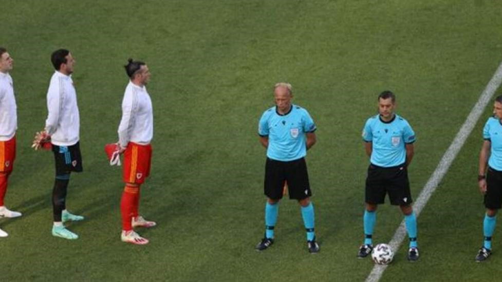 Euro 2020:  Γιατί οι παίκτες της Εθνικής Ουαλίας γύρισαν προς το πλάι στο άκουσμα του ύμνου