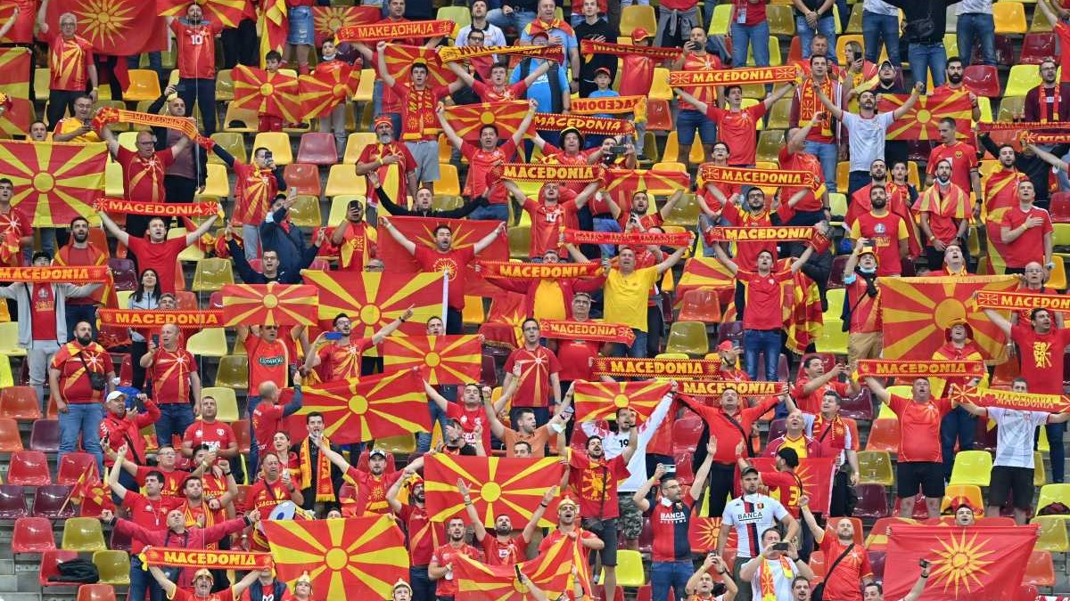 Euro 2020: Αυστρία-Βόρεια Μακεδονία – Προκλητικά κασκόλ από τους γείτονες